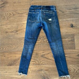 Levi’s 711 skinny with cute back detail size 25